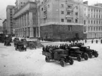 Моторизованная пехота идет на парад на Красной площади. Москва. 7 ноября 1941 г. Фотограф А. Шайхет. РГАКФД. Арх. № 0-294773