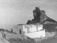 Фото 24  Вид виллы «SaltodiTiberio» («Прыжок Тиберия») на фоне моря.  Италия, о. Капри. 1914 г.  Фот. В.В. Левитский. 